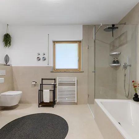 Hoimatglueck - Grosses Mit 3 Schlafzimmern, Ueberdachtem Balkon & Separatem Wc In Ruhiger Lage شقة *